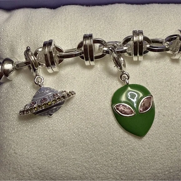 Bomb Party ‘Galactic & Groovy’ Silver Charmelier with Green Alien - Picture 2 of 5